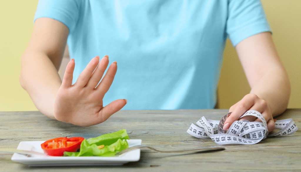 Atracones de comida - 3 obstáculos invisibles que te impiden superarlos - Francela Jaikel Psicóloga Especialista en Trastornos Alimentarios